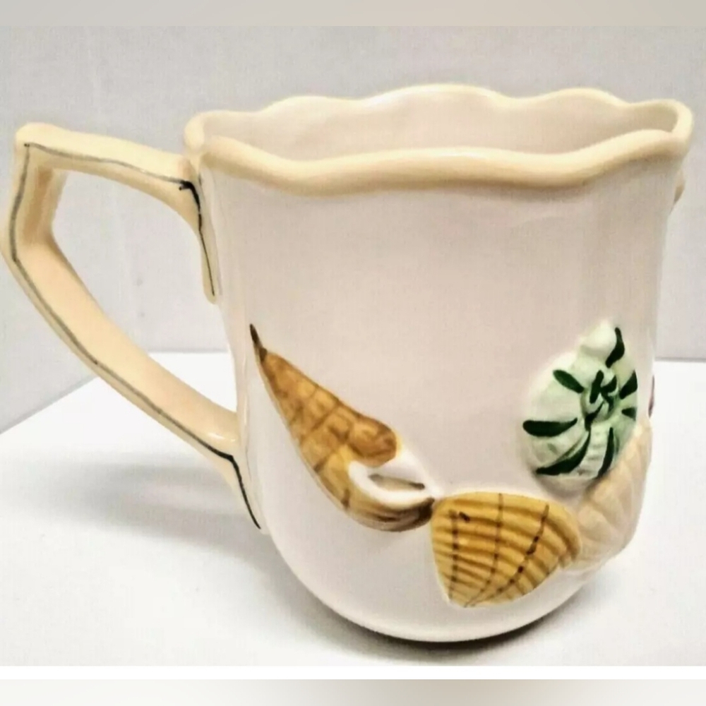 Sandy Shore by Florida Marketplace Embossed Sea Decor Scalloped Edges 10 Oz Mug